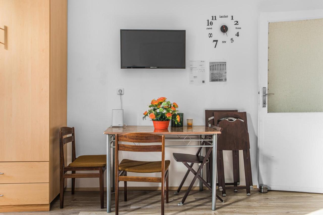 Ferienwohnung Cozy 1Br Apt. Near Millenium Tower & Danube River Wien Exterior foto